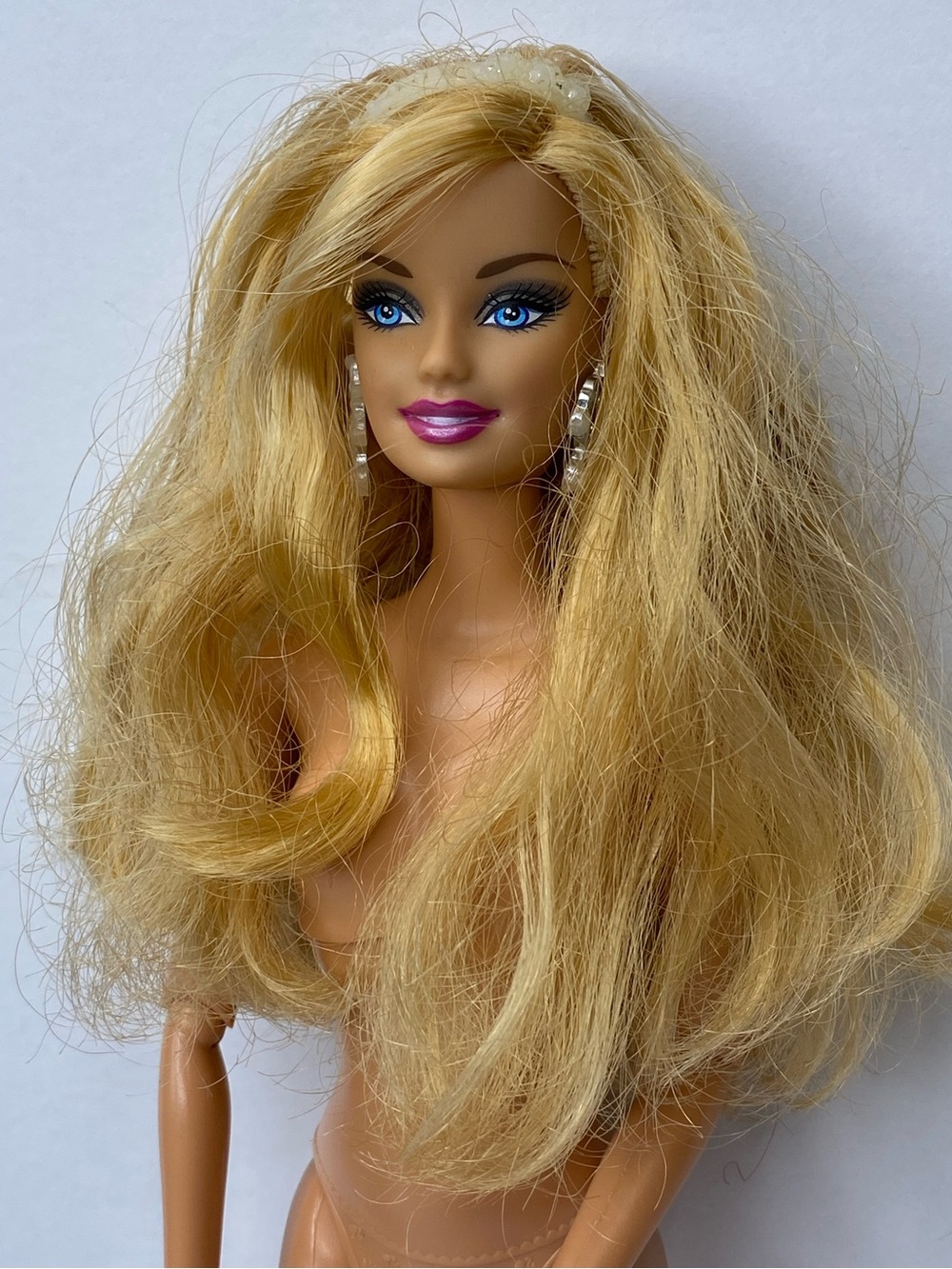 Mattel 2009 Wave 1 Barbie Fashionistas "Glam"
Doll Fully Articulated Body Nude